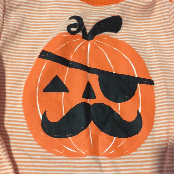Like new Halloween pumpkin onsie with matching hat - Picture 4 of 5